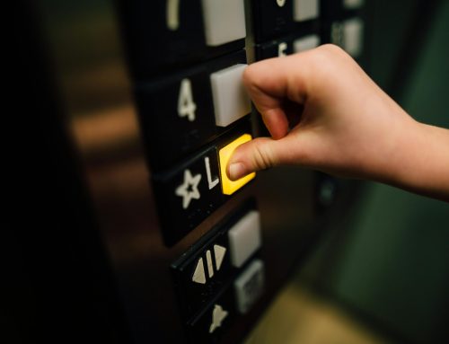 Veiligheid en controle in de lift: Waarom een liftcamera onmisbaar is